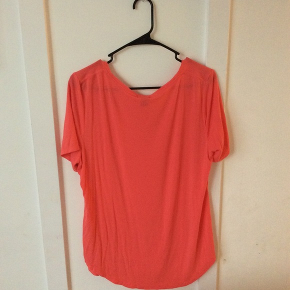 Super cute pink flowy ON top - Picture 3 of 4